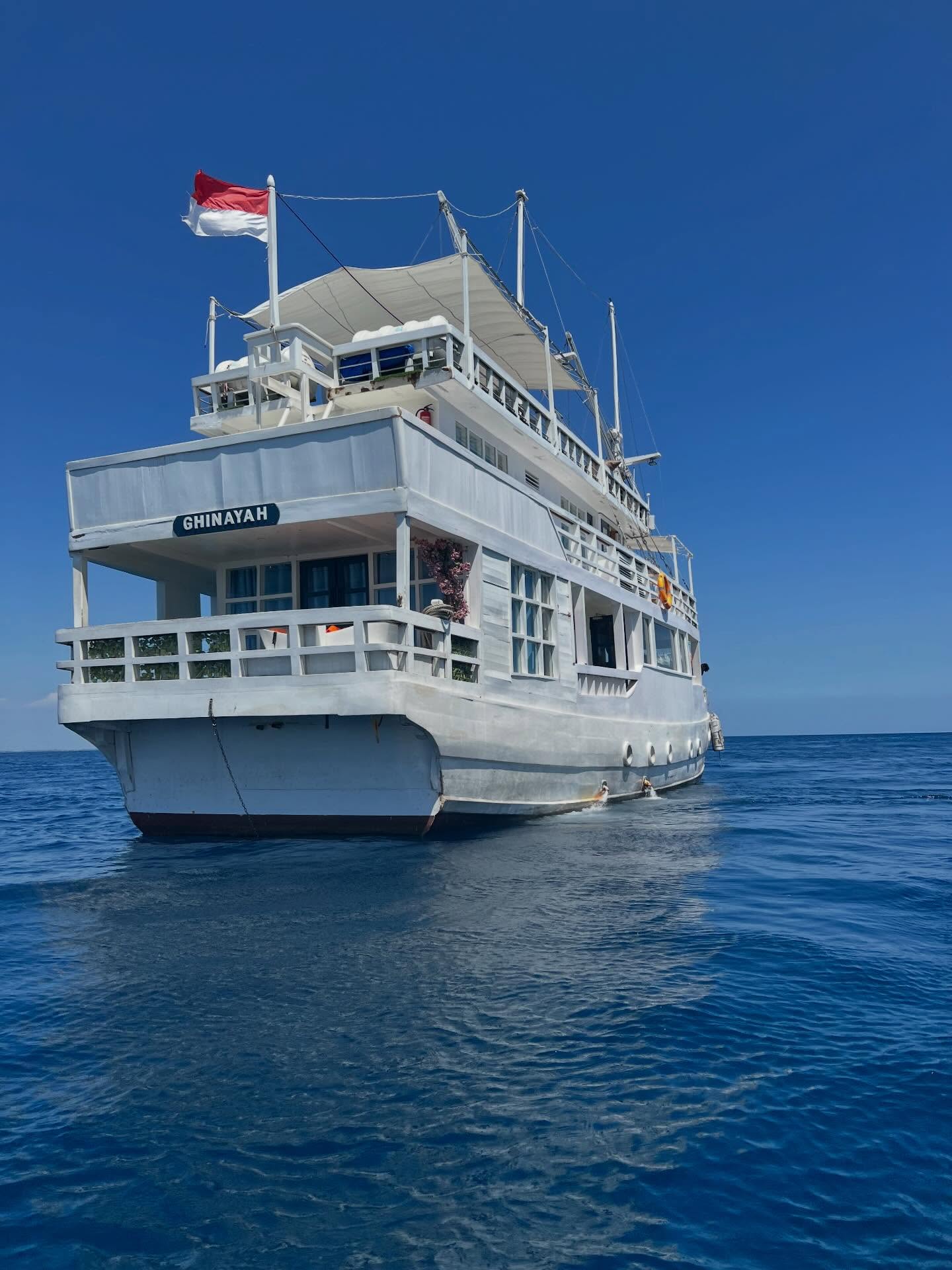 Pinisi Ghinayah 5