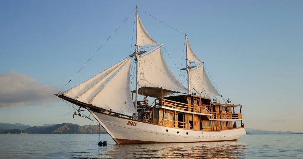 Mengenal Kapal Pinisi dan Pengalaman Wisata Bahari yang Tak Terlupakan