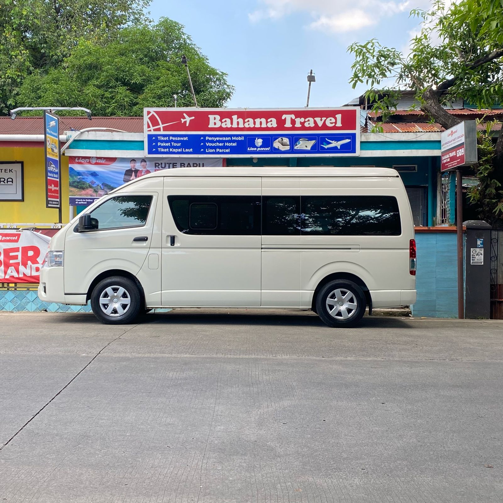 Hiace Commuter 5