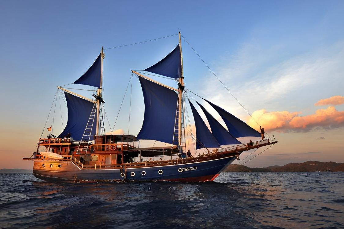 Wisata Pembuatan Kapal Pinisi